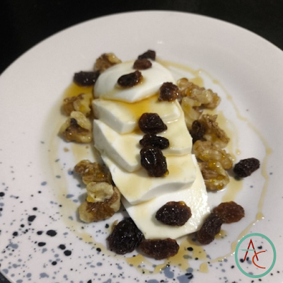 Queso de Burgos con Nueces, Miel y Pasas