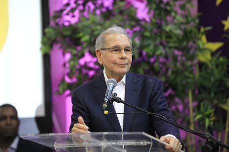 Danilo se inscribe para seguir en Presidencia del PLD. Danilo se inscribe para seguir en Presidencia del PLD.