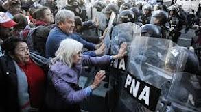 La libertad atrasa: En los suburbios de la dictadura