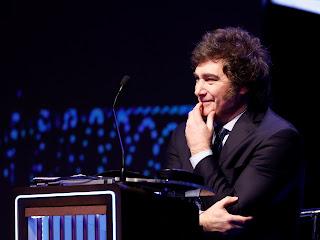 La libertad atrasa: En los suburbios de la dictadura