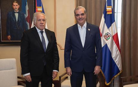 Presidente Abinader y Luis Almagro se reúnen en el Palacio. Presidente Abinader y Luis Almagro se reúnen en el Palacio.