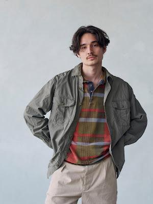 Redefiniendo el Khaki: Dockers y TRANSNOMADICA Celebran un Clásico Intemporal Dockers Alpha Khaki,Dockers,vintage,TRANSNOMADICA,Dockers x Transnomadica,moda masculina,ropa militar vintage,tendencias en moda masculina, tendencias otoño invierno, estilo casual,inspiración militar, estilo unisex, moda y comodidad,