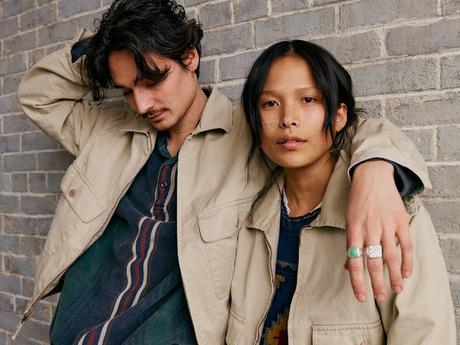 Redefiniendo el Khaki: Dockers y TRANSNOMADICA Celebran un Clásico Intemporal Dockers Alpha Khaki,Dockers,vintage,TRANSNOMADICA,Dockers x Transnomadica,moda masculina,ropa militar vintage,tendencias en moda masculina, tendencias otoño invierno, estilo casual,inspiración militar, estilo unisex, moda y comodidad,