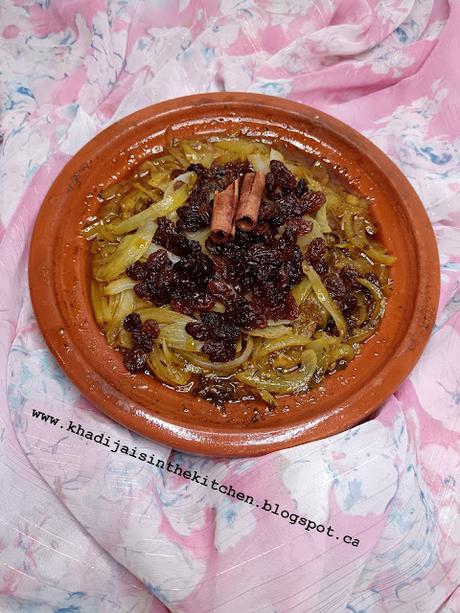 TAJINE DE BŒUF AUX OIGNONS ET AUX RAISINS SECS / BEEF TAGINE WITH ONIONS AND RAISINS / TAJÍN DE TERNERA CON CEBOLLA Y PASAS / طاجين اللحم البقري و البصل و الزبيب TAJINE DE BŒUF AUX OIGNONS ET AUX RAISINS SECS / BEEF TAGINE WITH ONIONS AND RAISINS / TAJÍN DE TERNERA CON CEBOLLA Y PASAS / طاجين اللحم البقري و البصل و الزبيب