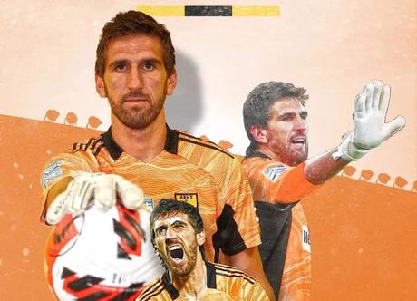 El ex del Sevilla FC Julián Cuesta, líder en la liga griega