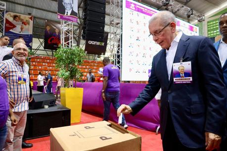 Danilo gana cómodo reeleción a Presidencia PLD Danilo gana cómodo reeleción a Presidencia PLD