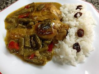 Pollo con verduras al curry y arroz Pollo con verduras al curry y arroz