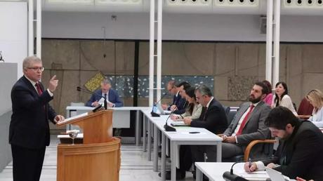 El interesado salvador