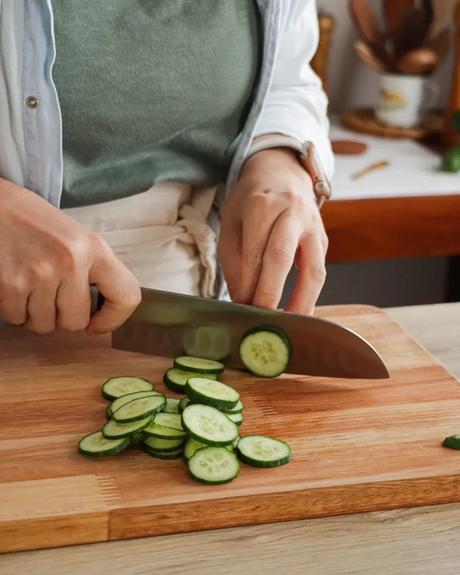 cortar pepinos en rodajas