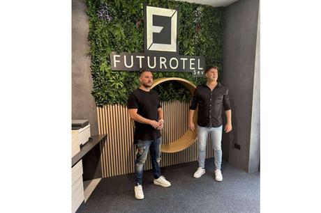 Futurotel revoluciona la industria hotelera con su concepto de hoteles inteligentes y firma colaboración con Andy y Lucas