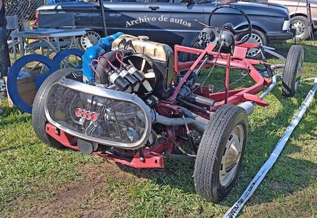 Auto Union 1000 S con su chasis y sin su carrocería Auto Union 1000 S con su chasis y sin su carrocería