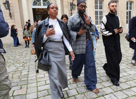 Cómo lograr un estilo invernal equilibrado con la regla de los 3 colores Cómo lograr un estilo invernal equilibrado con la regla de los 3 colores