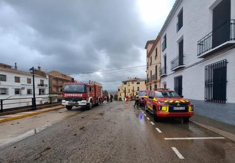 Desplegados una quincena de bomberos y siete vehículos del Servicio Provincial en Letur