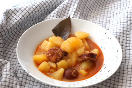 Guiso de patatas con chorizo Guiso de patatas con chorizo