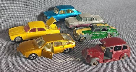 Modelos de autos ingleses de cuatro puertas de Husky y Matchbox