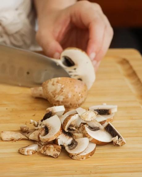 cortar hongos portobellos