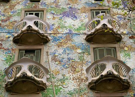 Visita la Casa Batlló en Barcelona, la enigmática casa de Gaudí Balcones de la Casa Batlló