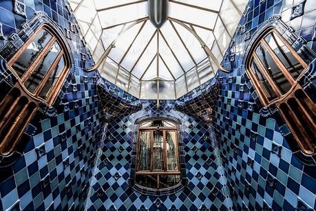 Visita la Casa Batlló en Barcelona, la enigmática casa de Gaudí Patio interior de la Casa Batlló