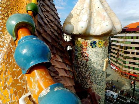 Visita la Casa Batlló en Barcelona, la enigmática casa de Gaudí Chimenea en el tejado de la Casa Batlló