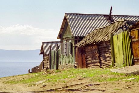 En las fronteras de Siberia Cabañas en el lago Baikal