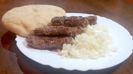 Platos Tipicos Triestinos: Ćevapčići Papas tecia