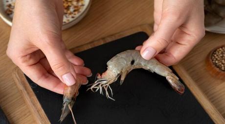 Brochetas de langostinos en freidora de aire