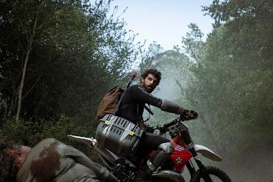 Apocalipsis Z: el principio del fin; Supervivencia a la española