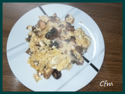 Revuelto de sobras de pollo y setas