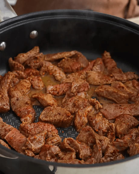 carne cocida en sartén