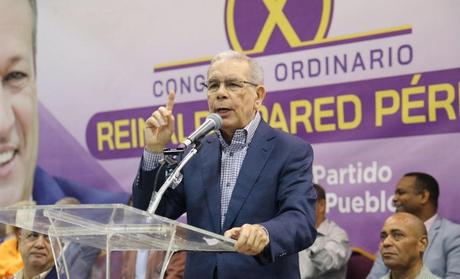 Dinilo llama a seguir ejemplo de unidad de corriente María de Hostos en ADP. Dinilo llama a seguir ejemplo de unidad de corriente María de Hostos en ADP.