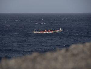 Llega otro cayuco con 69 migrantes a la isla de El Hierro