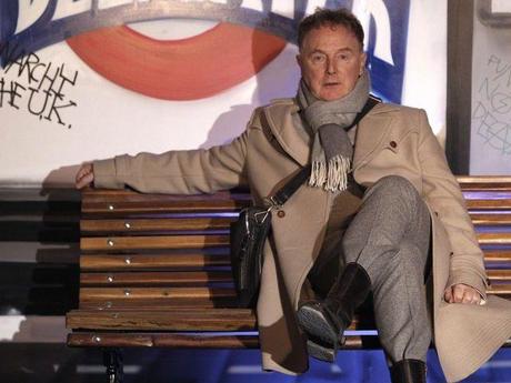 Cuando uno miente lo suficiente, la mentira se hace realidad Cuando uno miente lo suficiente, la mentira se hace realidad