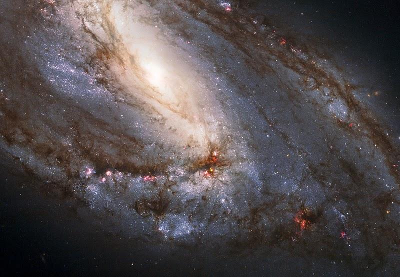 El Telescopio Hubble obtiene una nueva imagen de la inusual galaxia M66