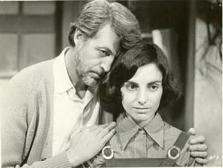 Kynodontas/Dogtooth (o el peligro de no (dejar a otros) formar parte de la sociedad)