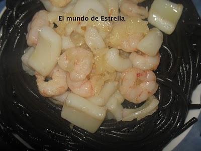 Espaguetis de tinta con sepia y gambas