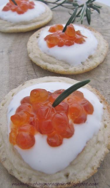 BLINIS CON CAVIAR DE TRUCHA