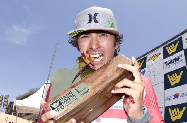 Miguel Pupo gana el Hang Loose Pro 2012