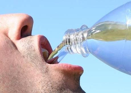 beber agua Una mayor ingesta de líquido podría disminuir los riesgos del cáncer de vejiga en hombres