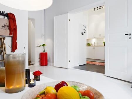 portavelas de cristal de colores de iittala perro de Mugis mesa roja redonda de Kartell Kay Bojesen para Rosendahl jarra termo de Stelton estilo nórdico con toques industriales estilo industrial diseños de Ikea diseño nórdico diseño italiano diseño de interiores diseño danés decoración pisos pequeños decoración estilo nórdico decoración estilo industrial 