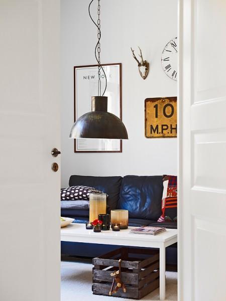 portavelas de cristal de colores de iittala perro de Mugis mesa roja redonda de Kartell Kay Bojesen para Rosendahl jarra termo de Stelton estilo nórdico con toques industriales estilo industrial diseños de Ikea diseño nórdico diseño italiano diseño de interiores diseño danés decoración pisos pequeños decoración estilo nórdico decoración estilo industrial 