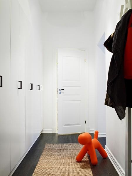 portavelas de cristal de colores de iittala perro de Mugis mesa roja redonda de Kartell Kay Bojesen para Rosendahl jarra termo de Stelton estilo nórdico con toques industriales estilo industrial diseños de Ikea diseño nórdico diseño italiano diseño de interiores diseño danés decoración pisos pequeños decoración estilo nórdico decoración estilo industrial 