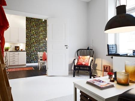 portavelas de cristal de colores de iittala perro de Mugis mesa roja redonda de Kartell Kay Bojesen para Rosendahl jarra termo de Stelton estilo nórdico con toques industriales estilo industrial diseños de Ikea diseño nórdico diseño italiano diseño de interiores diseño danés decoración pisos pequeños decoración estilo nórdico decoración estilo industrial 