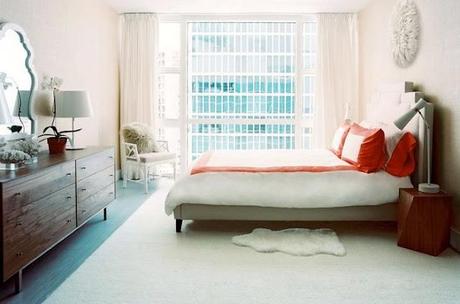 DORMITORIO en  BLANCO Y CORAL.