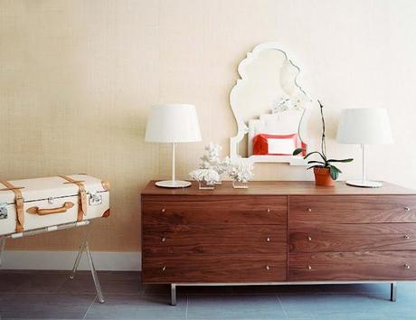 DORMITORIO en  BLANCO Y CORAL.