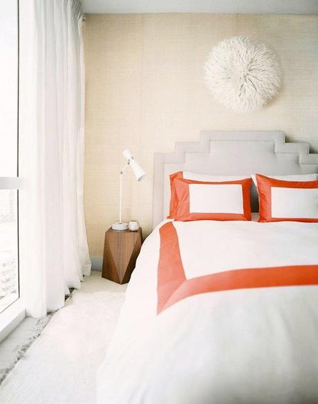 DORMITORIO en  BLANCO Y CORAL.