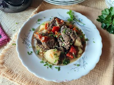 Jabalí con verduras, estilo casero