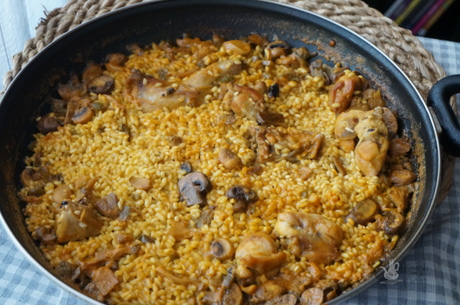 Arroz con conejo y setas