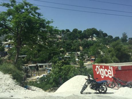 Algunas similitudes entre dos lenguas de contacto