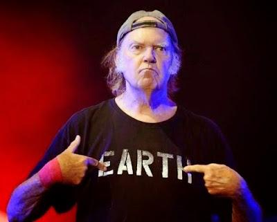 Neil Young cumple hoy 79 años.