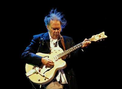 Neil Young cumple hoy 79 años.